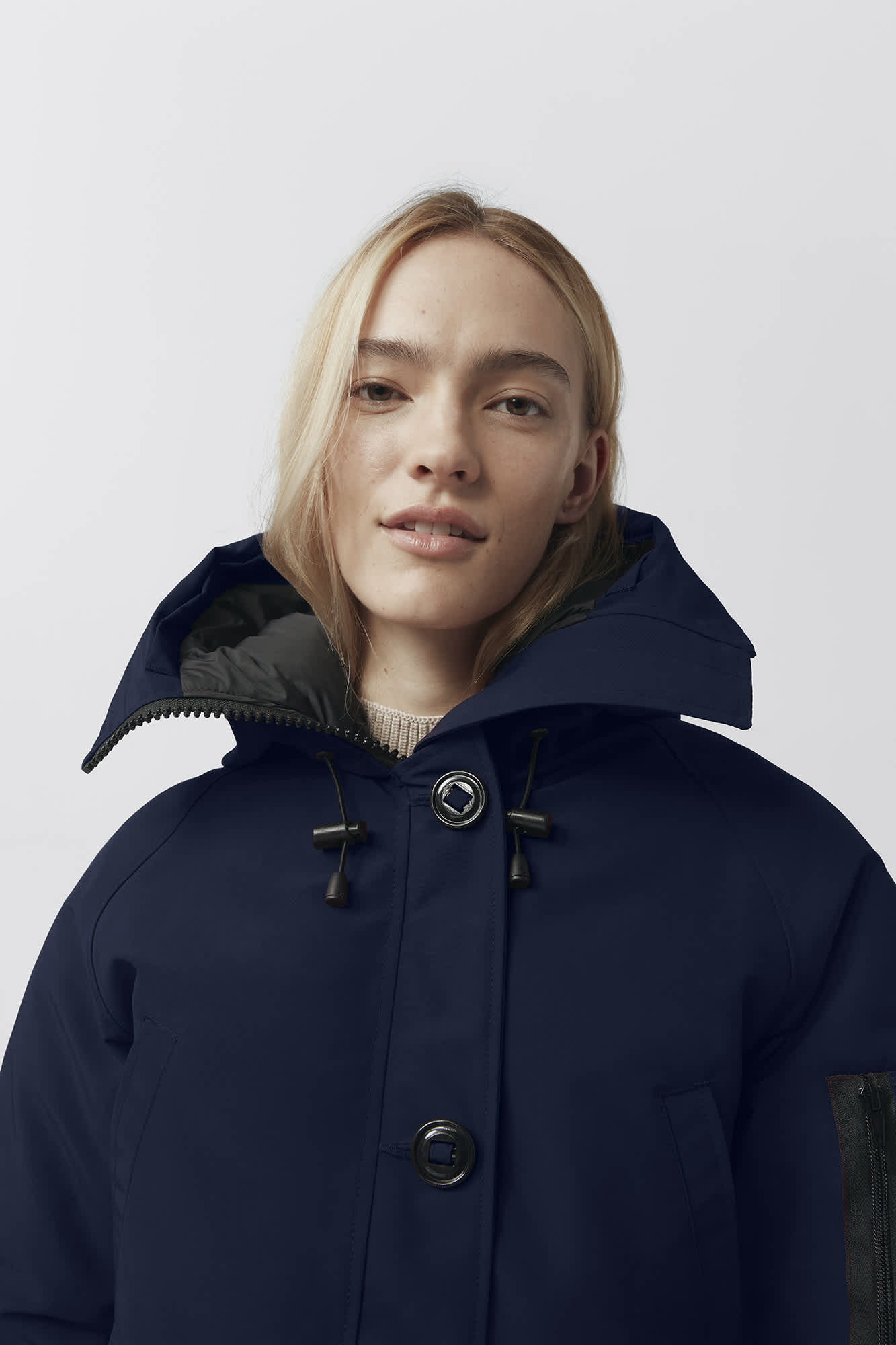 Canada goose navy bomber hotsell