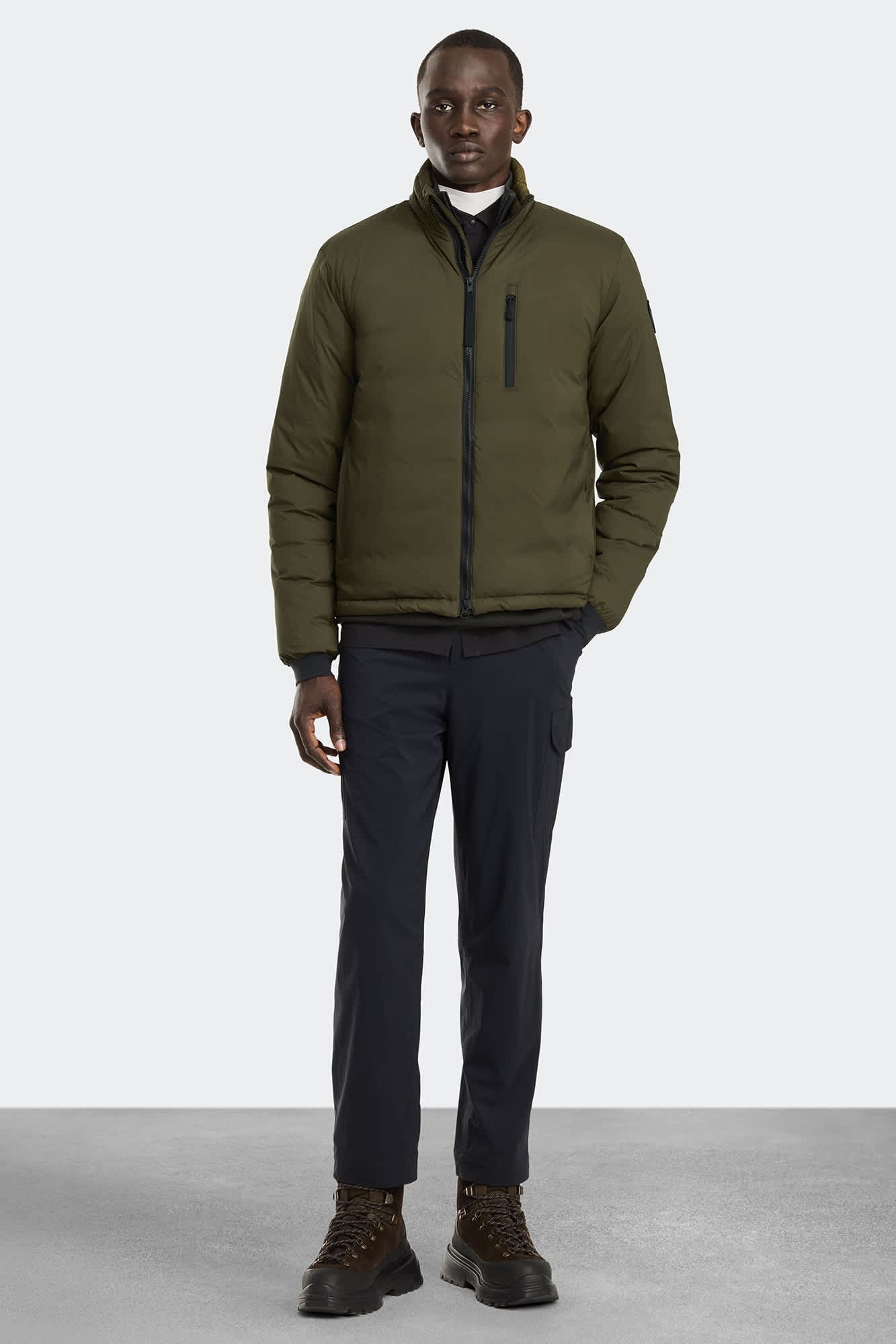 【きれいめファッション51選】上品さと清潔感をキープし Lodge Jacket Black Label | Canada Goose ジャケット・アウター